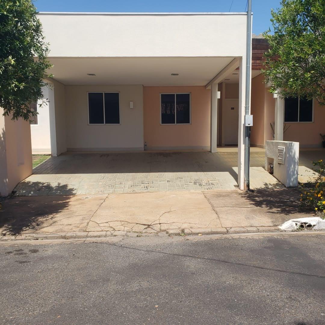 Casa à Venda no Condomínio Rubi | 2 Quartos, 1 Suíte e 2 Vagas de Garagem